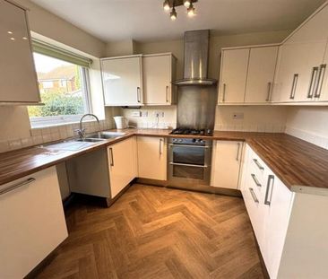 3 Bedroom Semi Detached To Let - Photo 2