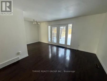 66 VINCENT CRESCENT - Photo 2