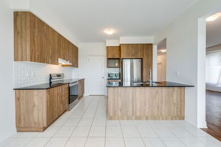 For Lease - 78 Tesla Crescent, East Gwillimbury, Ontario - Photo 5