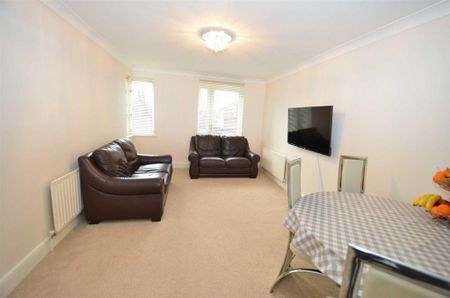 2 bedroom flat to rent - Photo 2