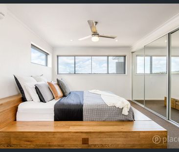 Stunning modern three level townhome is popular area - Photo 3