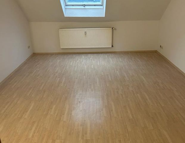 Schöne 4,5 Zimmer Dachgeschoss wohnung in Gelsenkirchen Bismarck - Photo 1