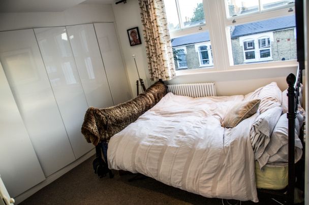 Luxury One Bedroom in a Shared Flat in Heart of Residential Brixton - Photo 1