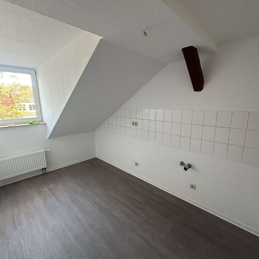 Renovierte 3-Raum-Wohnung im DG in ruhiger Lage! - Photo 1