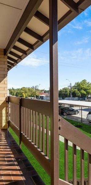 Renovated unit in good location - Photo 1