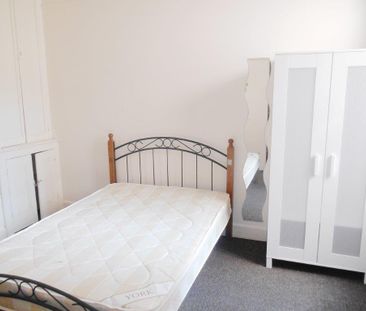 5 bedroom terraced house to rent - Photo 3