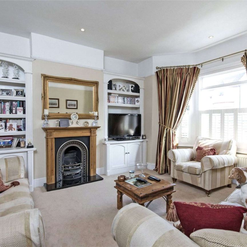 A fantastic four bedroom family house with a 31ft garden in Earlsfield. - Photo 1