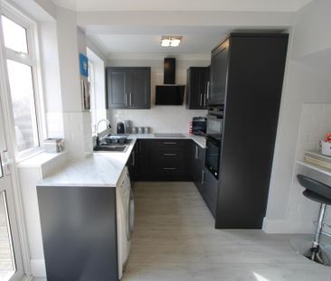 3 bedroom semi-detached house to rent - Photo 3