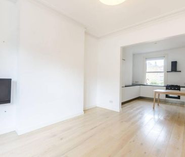4 bedroom maisonette to rent - Photo 1