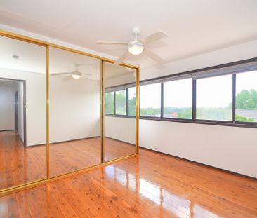 Renovated Double- Storey Home - Photo 4