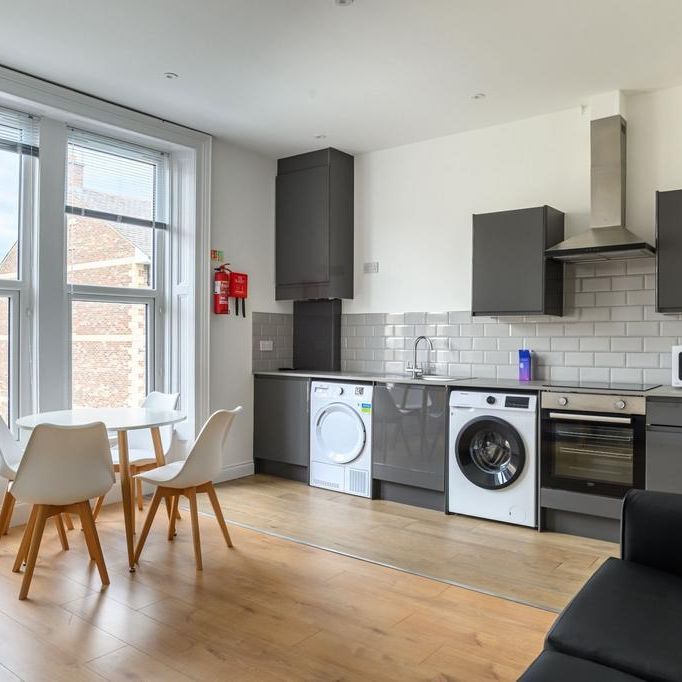 3 bedroom flat to rent - Photo 1