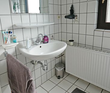 Bahnhof und Innenstadt direkt um die Ecke ! -Freie WG-Zimmer in 5er... - Photo 3