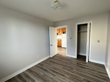 2 Kingsview - U1 - Photo 4