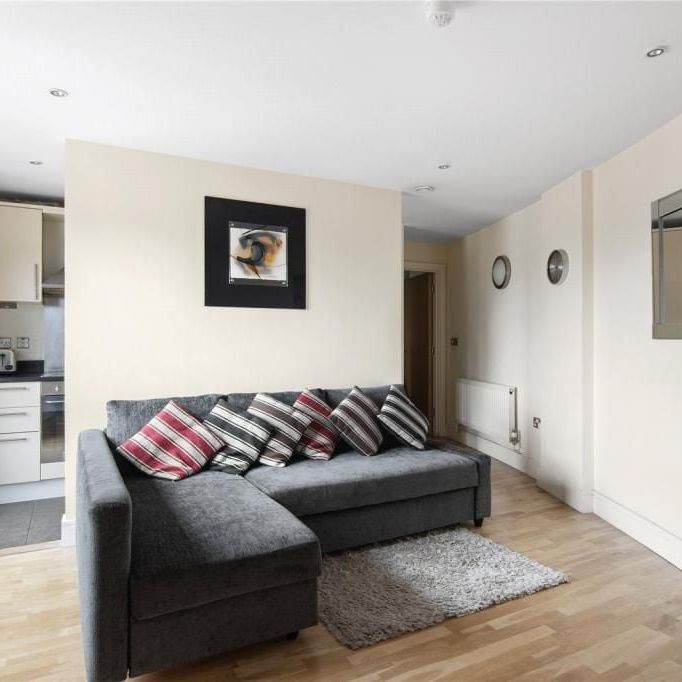 2 Bed Flat, Raphael House, IG1 - Photo 1