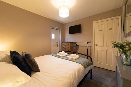 Flat 2 , 12 Priory Street - Photo 3