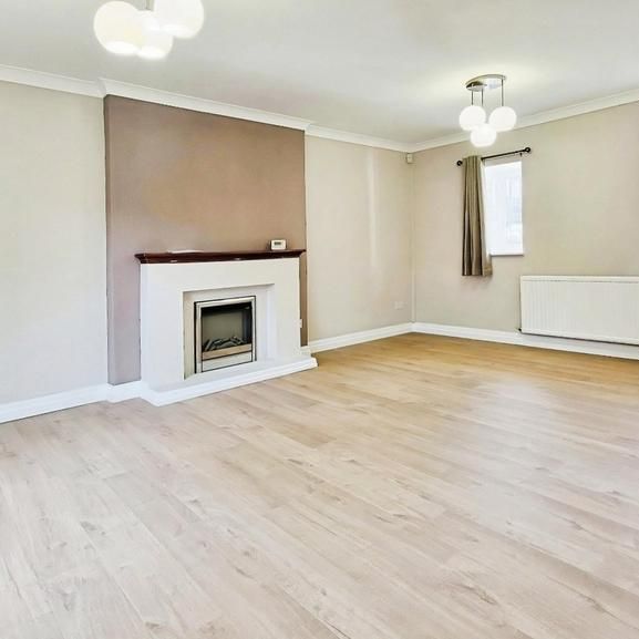 4 bedroom semi-detached house to rent - Photo 1