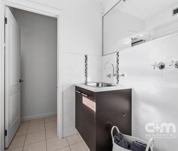 2/21 Hazel Grove, Pascoe Vale, Vic 3044 - Photo 2
