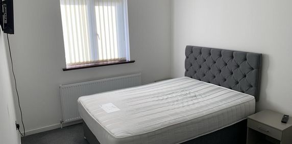 1 bedroom in a house share to rent - Photo 2