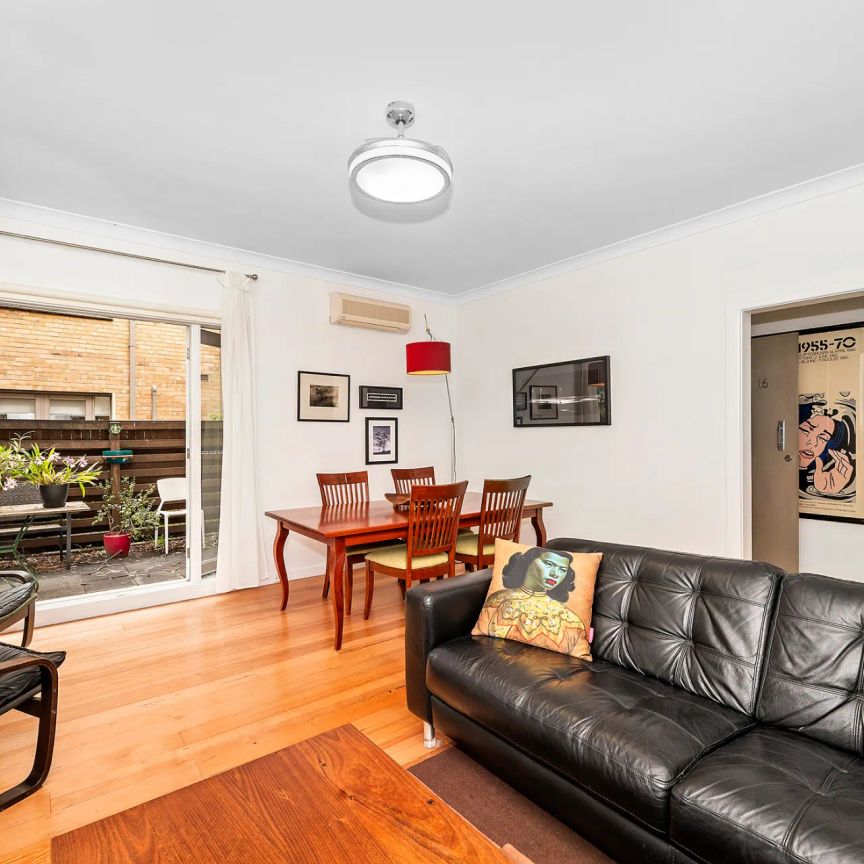 Spacious Three-Bedroom Home with Courtyard and Modern Comforts - Photo 1