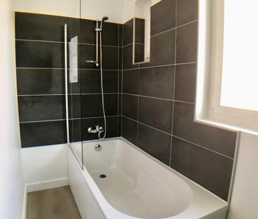 Location Appartement 5 pièces 102m² BEAUVAIS 60000 - Photo 3