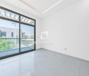 Corner Unit | 4 Bedroom and Maids | Vacant - Photo 2