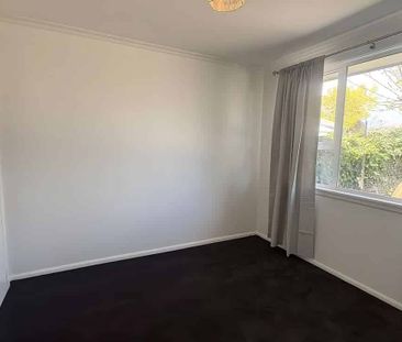 Cute, Spacious and Warm 2 Bed Unit! - Photo 4