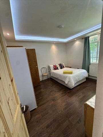 3 bedroom flat to rent - Photo 3