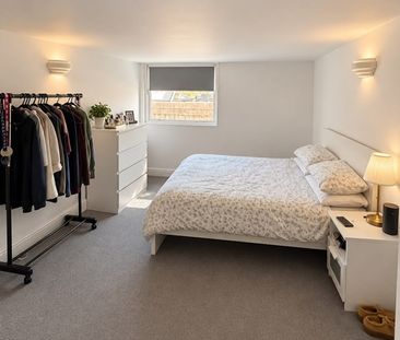 2 Bed Flat, Park South, SW11 - Photo 4