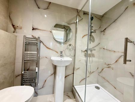 1 bedroom in a house share to rent - Photo 5