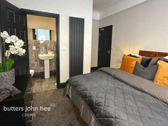 1 bedroom in a house share to rent - Photo 1