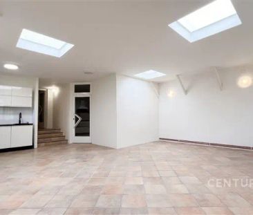 Pronájem prostorného bytu 2+kk s krbem a možností užívání zahrady - Photo 6