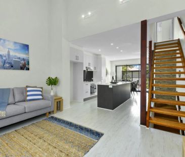 Modern Three-Bedroom Townhouse in Boutique Coorparoo Complex - Photo 3