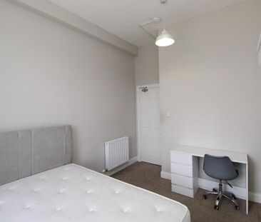 3 bedroom flat to rent - Photo 3