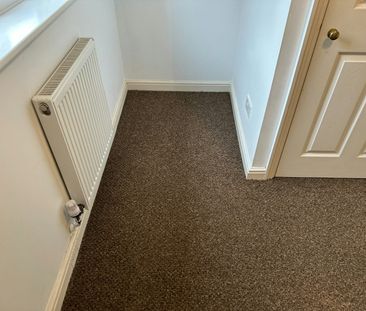 Semi-detached house to rent on - Photo 6