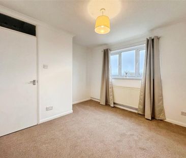 2 bedroom end of terrace house to rent - Photo 2