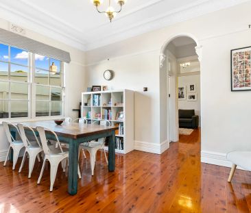Charming three Bedroom home, only steps from Weekley park - Photo 5