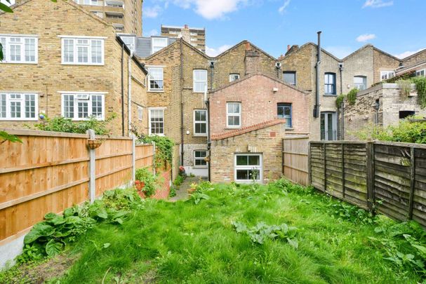 Large five bedroom period house in the popular Chisenhale conservation area. - Photo 1