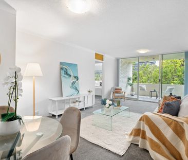 Top floor comfort with everyday convenience - Photo 1