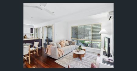 Spacious Townhome in Prime Annerley Location - Photo 2