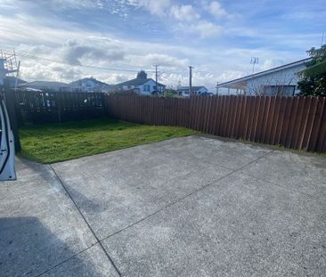 MANUREWA, 2 BEDROOMS - Photo 1