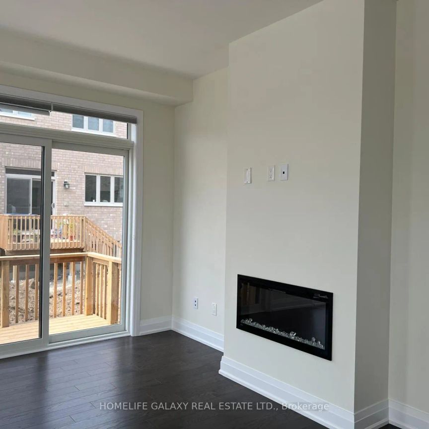 Condo Townhouse For Lease | E9231461 - Photo 1