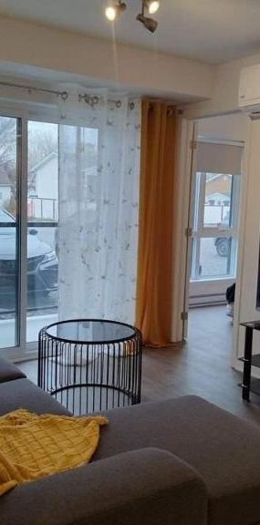 2 CH - 1 SDB - Laval - $1,960 /mo - Photo 1