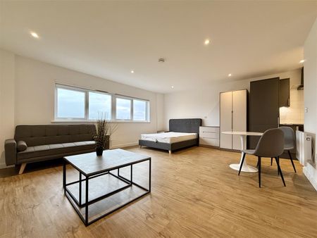 Lincoln House, Bolton - Photo 3