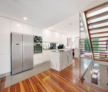 Expansive 249 sqm Three Bedroom Residence - Offered Unfurnished - Photo 4