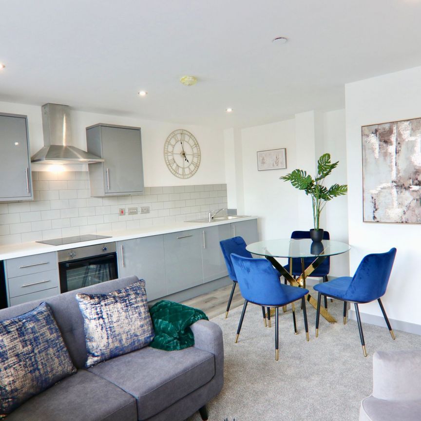 NEWLY REFURBISHED 1 BED APARTMENT - LEEDS - Photo 1