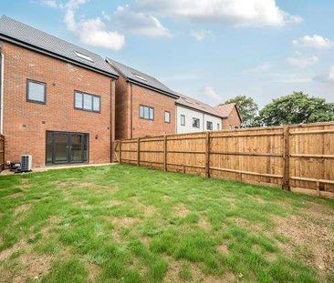 Hmo Eighth Avenue De, Aylesbury, HP21 - Photo 2