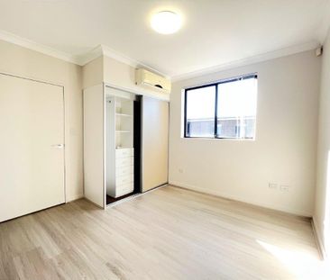 Newly Renovated 2 bedroom timber floor unit available - Perfect for... - Photo 2