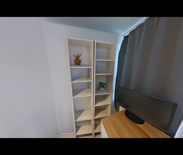 Room in a Shared House, With Garden, SW1V - Photo 4