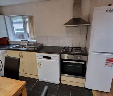 6 bedroom terraced house to rent - Photo 2