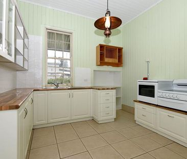 Character Home Close to the CBD&excl; - Photo 2